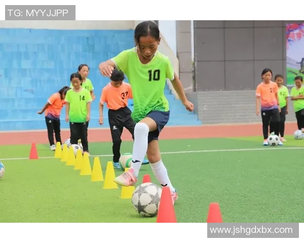 从小球场到世界舞台揭秘足球明星的成长之路与奋斗故事