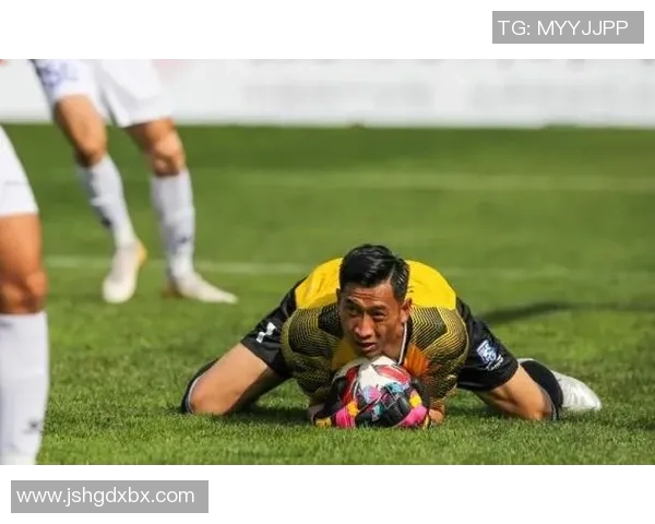 杭州足球队以97分领跑杯赛积分榜展现强劲实力和夺冠希望