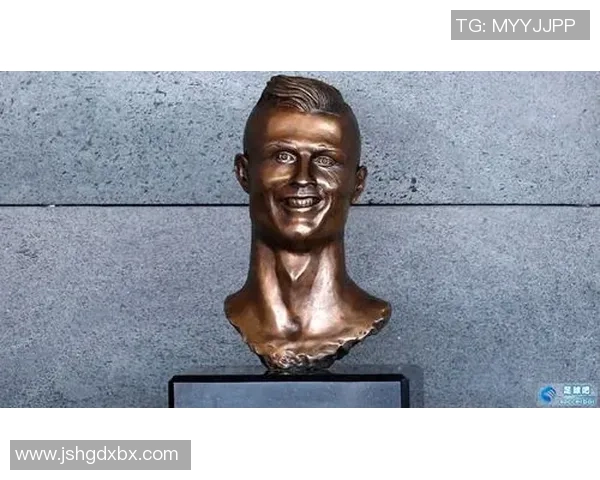 足球巨星C罗的泥塑艺术魅力展现与创作背后的故事