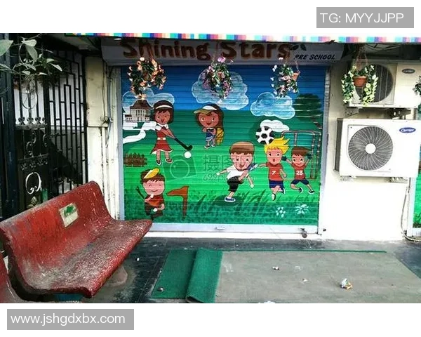 足球明星主题粘贴画活动让幼儿在创作中感受足球魅力与团队精神