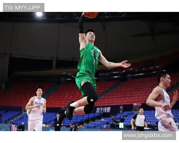 重庆篮球队以78分领跑精英赛积分榜展现强劲实力与团队合作精神